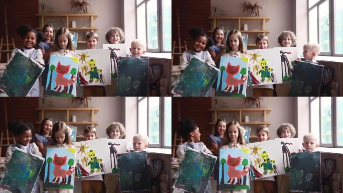 孩子们在艺术工作室向相机展示他们的画作