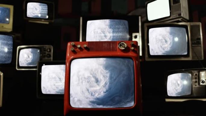 从国际空间站在许多旧电视上看到的旋风，飓风或台风之眼。NASA提供的这段视频的元素。