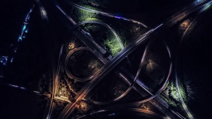 T/L无人机视图，夜间立交桥的轻型尾部/中国北京