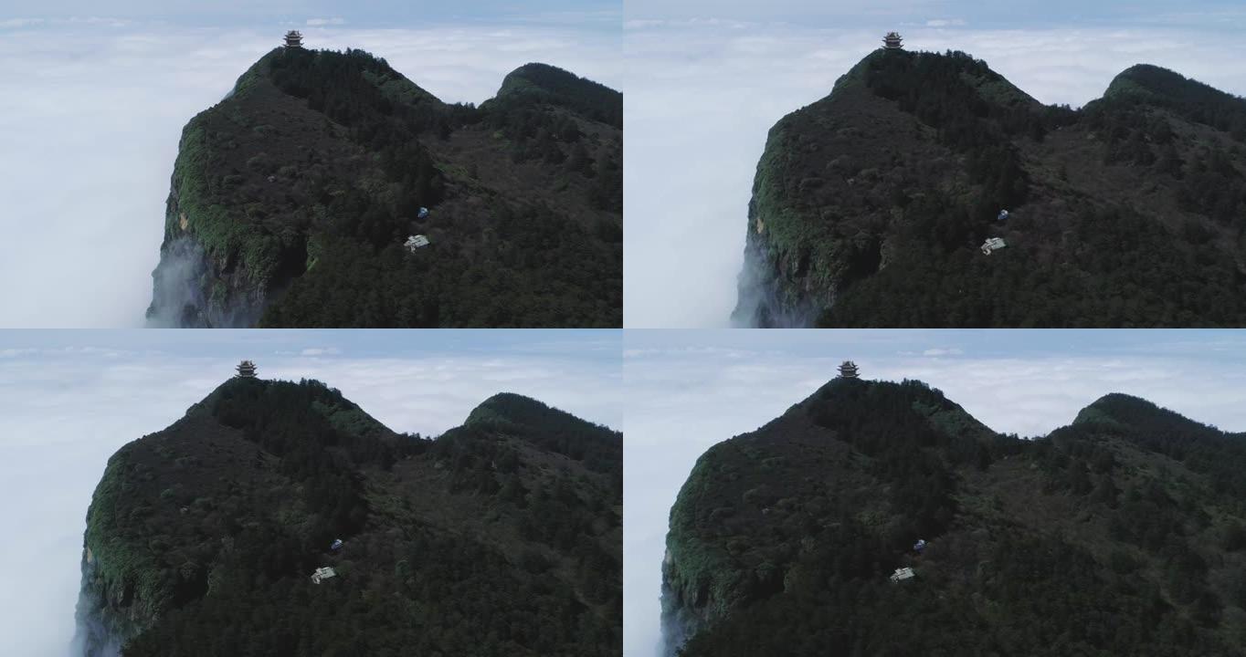 云层上方山顶的寺庙