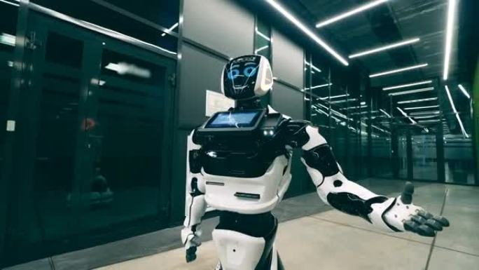 开朗的半机械人在营业厅里移动手臂。人工智能、机器人创新、机器人概念。