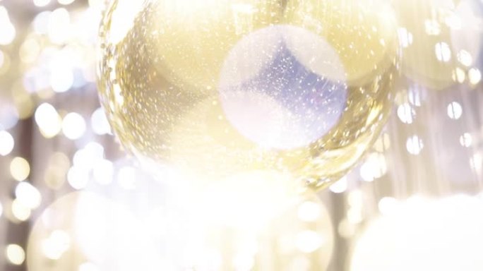 庆祝圣诞节的金球视觉创意视频素材光斑