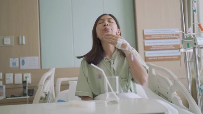 泰国病患妇女在医院病房服用常规药丸
