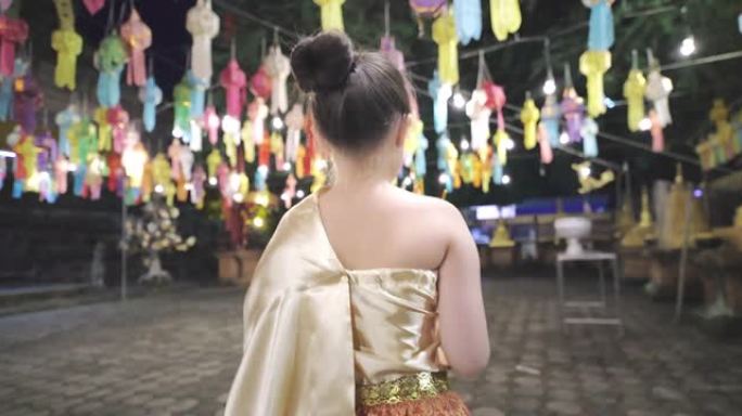 亚洲女孩穿着传统的泰国服装在灯笼传统