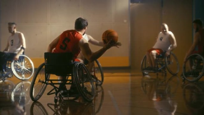 轮椅篮球场: 球员运球，投篮但缺少篮筐。永不放弃的残疾人的决心、灵感、动机。暖色，多莉镜头