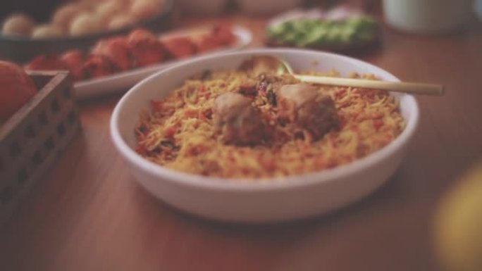 鸡肉Biryani，上菜