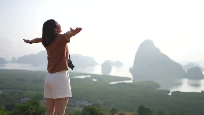 女人站在山上的观点，在假期放松