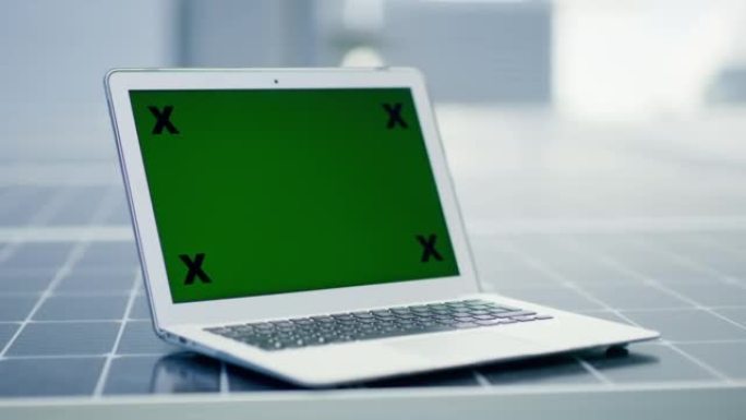 绿色屏幕，chromakey和笔记本电脑屏幕上带有跟踪标记的复制空间，用于广告或营销。产品定位、数字