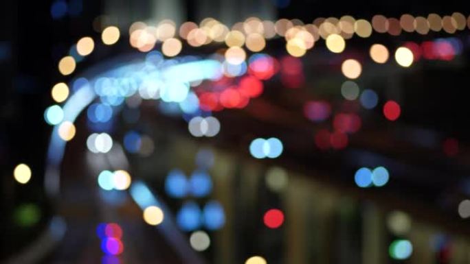 夜间立交桥和城市交通的散焦视图