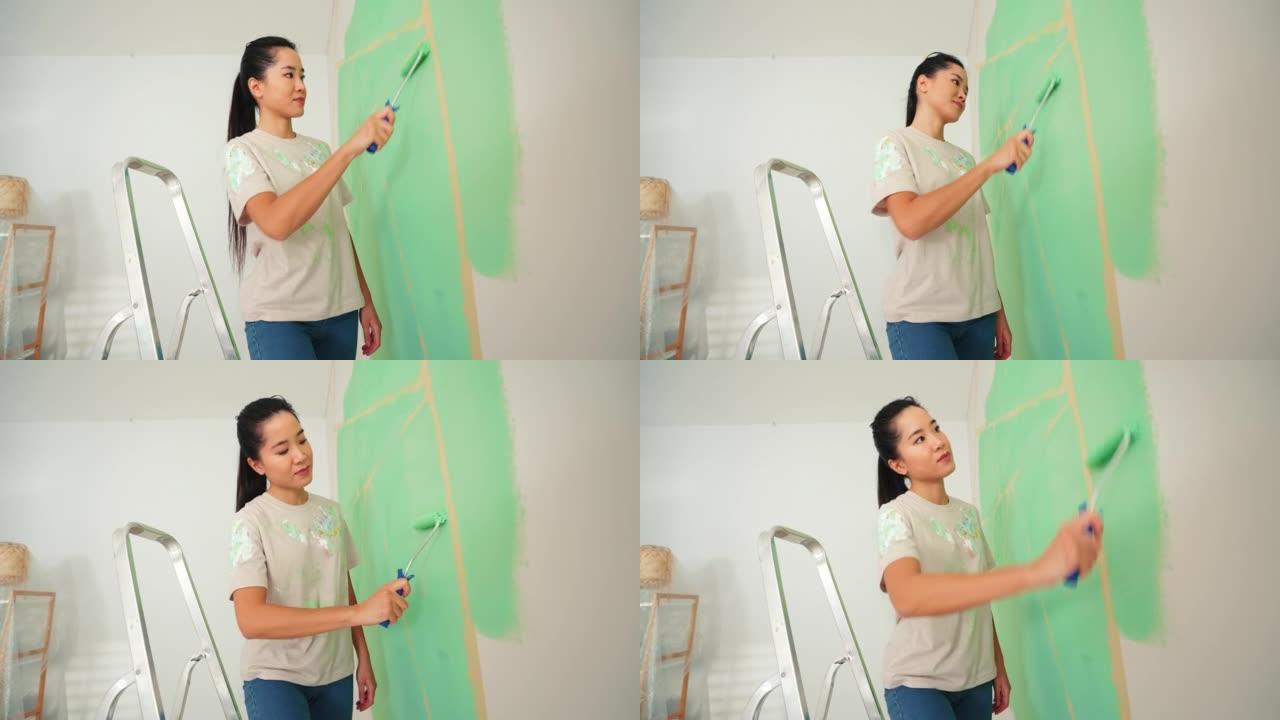 女性在家画墙壁。