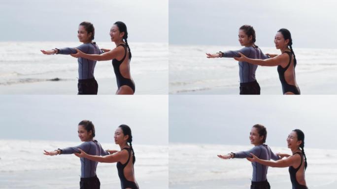 年轻女孩和教练一起学习冲浪