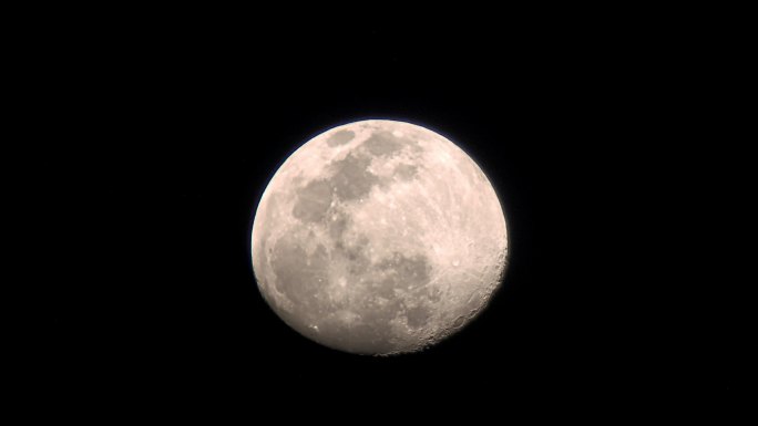 超级月亮升起特写 月球