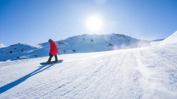 滑雪场上的滑雪者滑冰雪运动冬天体育下雪冰