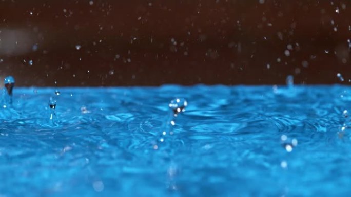 宏观，dop: 无数的雨滴落入某人后院的空水池中。