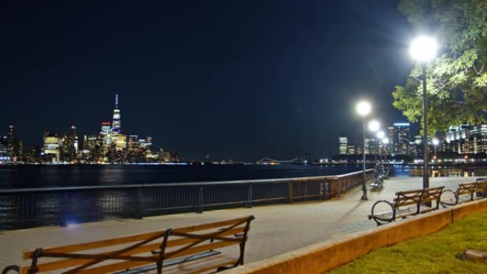 晚间休闲区和曼哈顿景观。