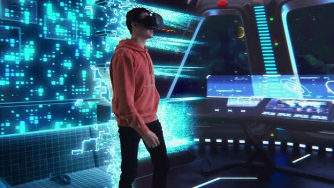 未来派视频游戏概念: 坐在沙发上的玩家戴上虚拟现实耳机并进入增强现实动作，他是太空飞船的船长。宇宙探