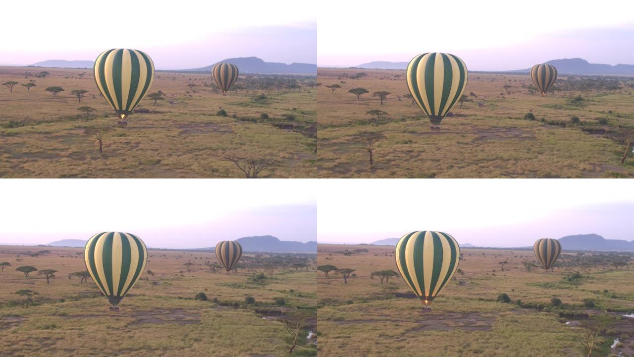 空中: 游客享受热气球穿越非洲荒野。