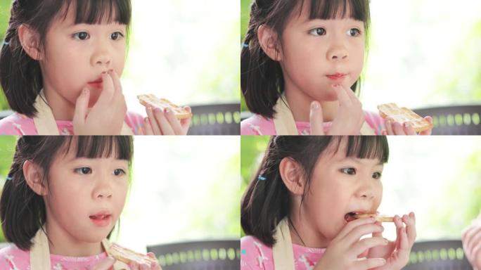可爱的小女孩吃饼干