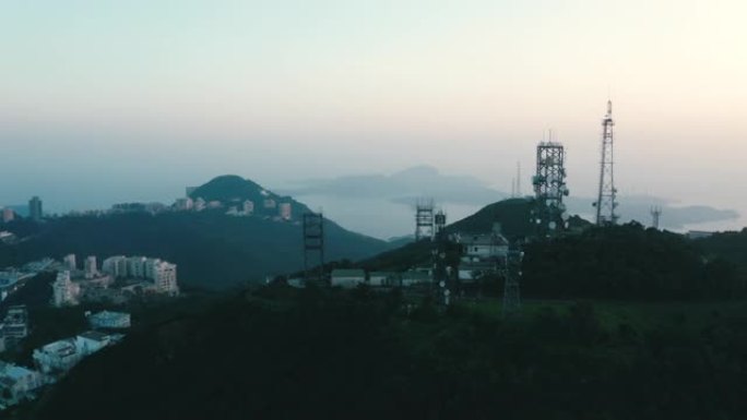 日落时分，香港太平山的广播电台