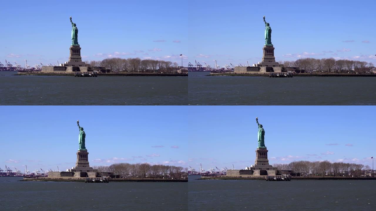 自由女神像-纽约，从渡轮驶向自由岛。纽约地标旅游概念。
