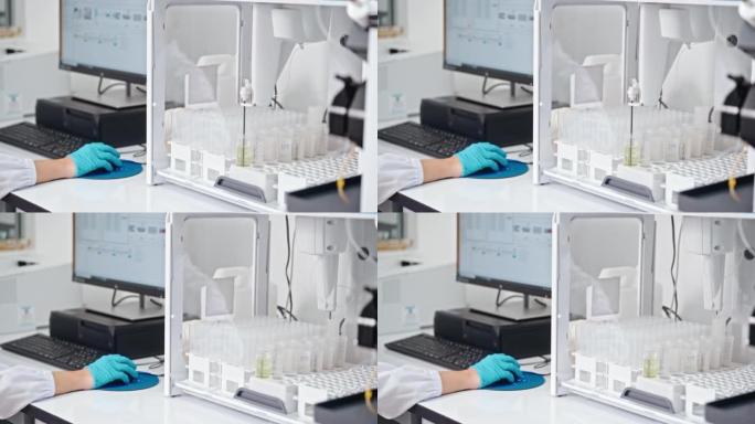 在实验室工作的科学家