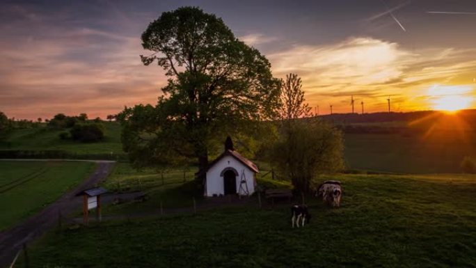 田园诗般的农田景观上的日落-空中拍摄