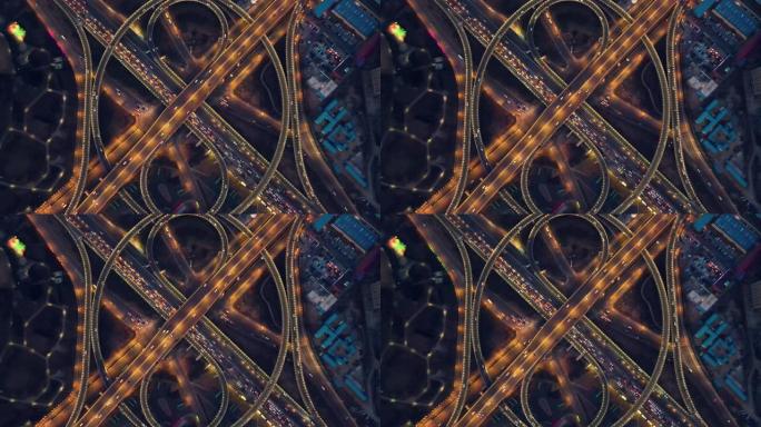 城市之夜立交桥的鸟瞰图