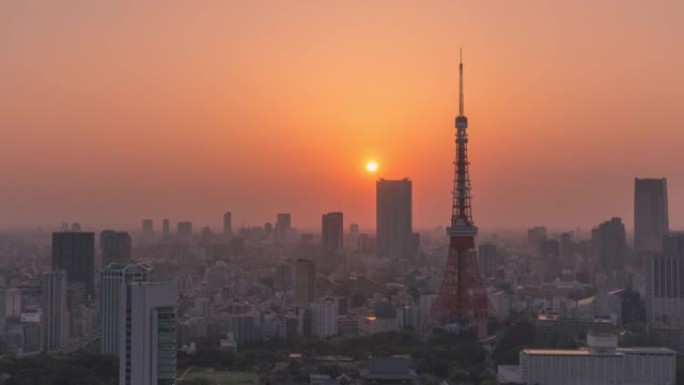日本东京日落中的东京塔。
