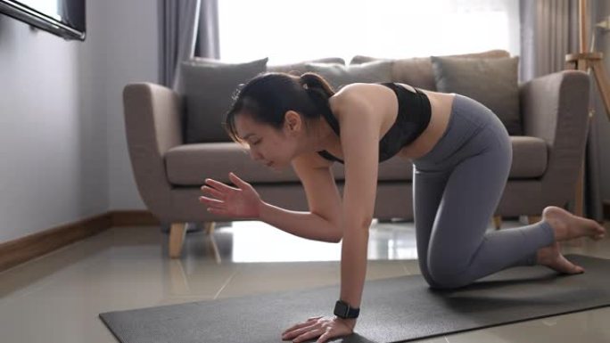 亚洲运动女子在家练习瑜伽