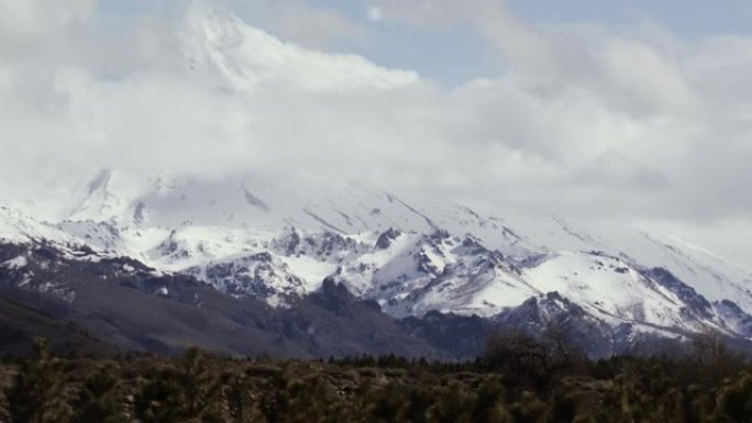 位于南美洲阿根廷和智利边境的拉宁火山。