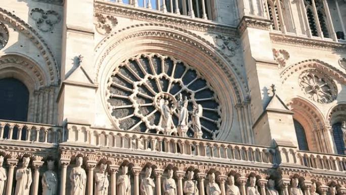巴黎圣母院大教堂的玫瑰窗，大约2019年，着火前。