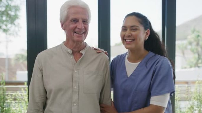 一名年轻女护士和她的老年患者的4k视频片段