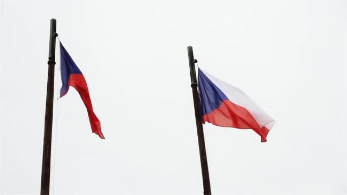 捷克国旗，捷克国旗在阴天。特写。