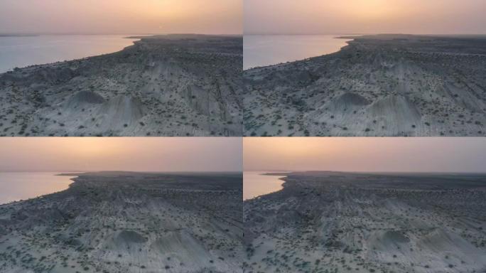 沙漠中的湖泊迎来了最美丽的日落时刻