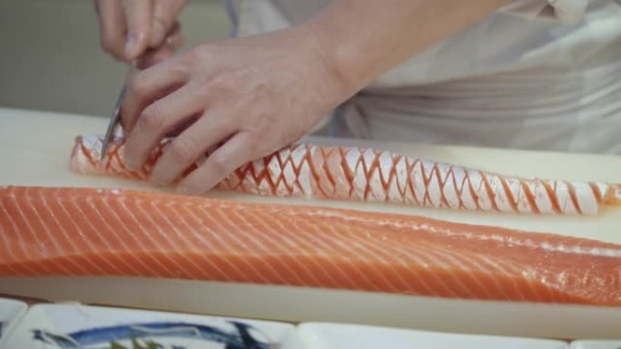 日本厨师准备新鲜的鲑鱼鱼，特写镜头