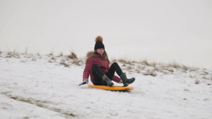 她喜欢冬季活动!滑冰雪运动冬天体育下雪冰