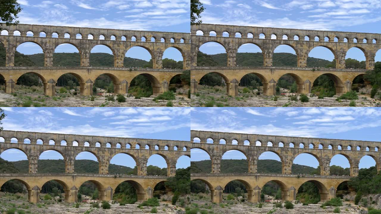 人们穿过法国南部的加德桥，这是最高的也是保存最好的古罗马高架渠。平移,UHD