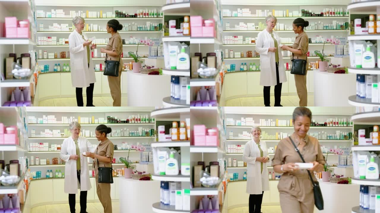 药剂师帮助女顾客在药店买药