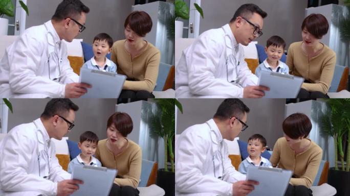 在家进行医生体检小男孩看病人视频素材