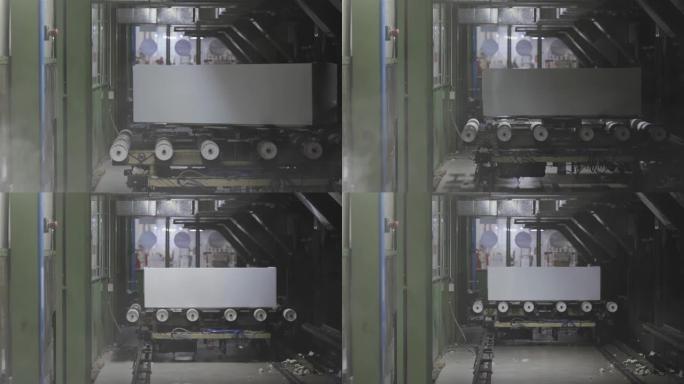 在冰箱工厂的内部，传送带在组装工厂的制造过程中移动冰箱。4k分辨率。