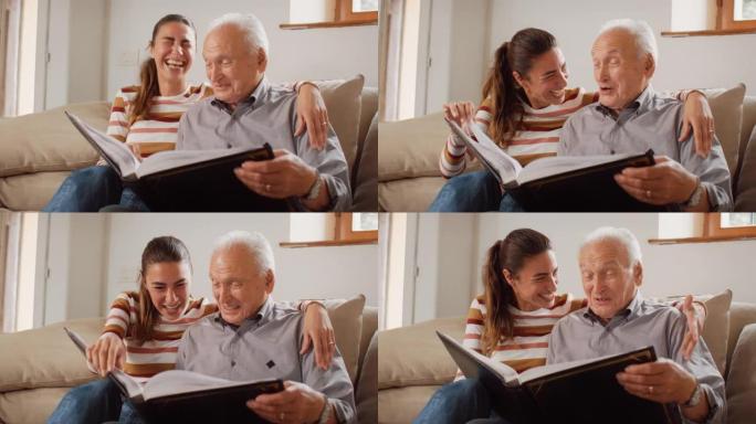 一位怀旧女子的肖像将家庭相册带给她的高级父亲，以便他们可以一起观看照片。老人与女儿分享有趣的回忆和故