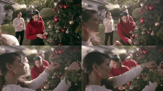 两名年轻女子在家中装饰圣诞树的4k录像