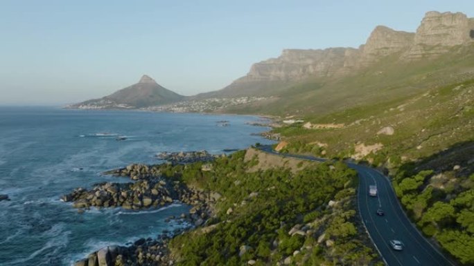南非开普敦风景秀丽的查普曼山顶大道与12使徒山脉的壮观鸟瞰图