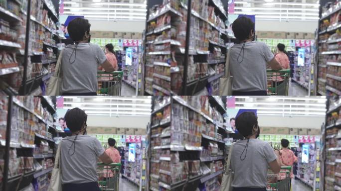 带防护口罩的女人在超市购物，慢动作