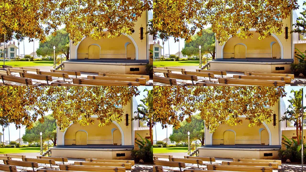 公园里空荡荡的剧院平台场景。洛杉矶。长凳。查看。