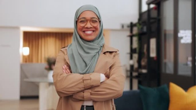 头巾，穆斯林和快乐的职业女性对微笑的办公室工作感到自豪。一名来自伊朗的伊斯兰员工的肖像从营销生涯和公