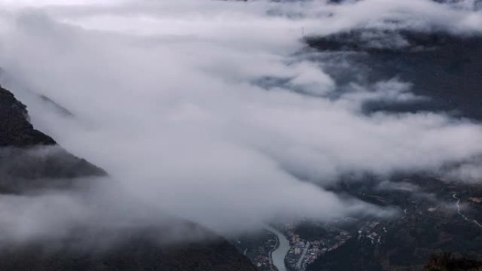 山云的延时摄影气势磅礴波澜壮阔雪山云海