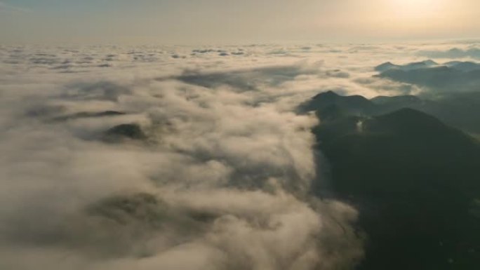 从山雾云上看日出绿水青山大山云海生态山脉