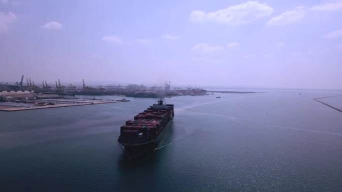 从码头商业港口鸟瞰集装箱货船承运人集装箱