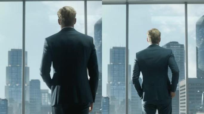 垂直屏幕: 体贴的年轻商人，穿着量身定制的西装，站在现代办公室里，看着窗外的摩天大楼。成功的财务经理